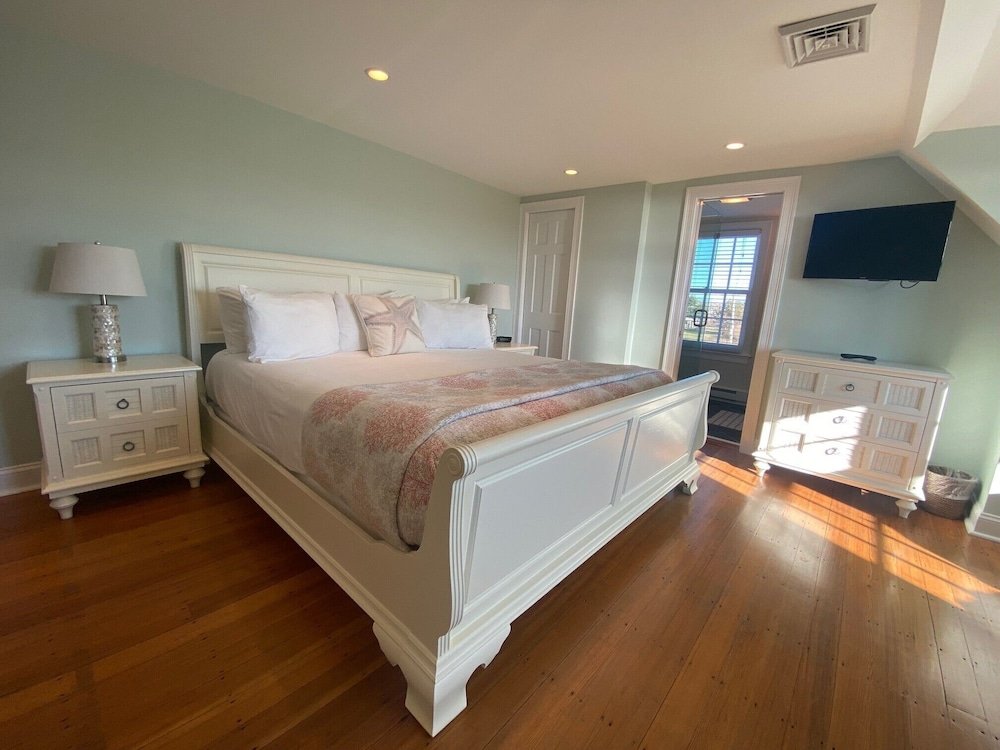 Beach Breeze Inn,,3 star