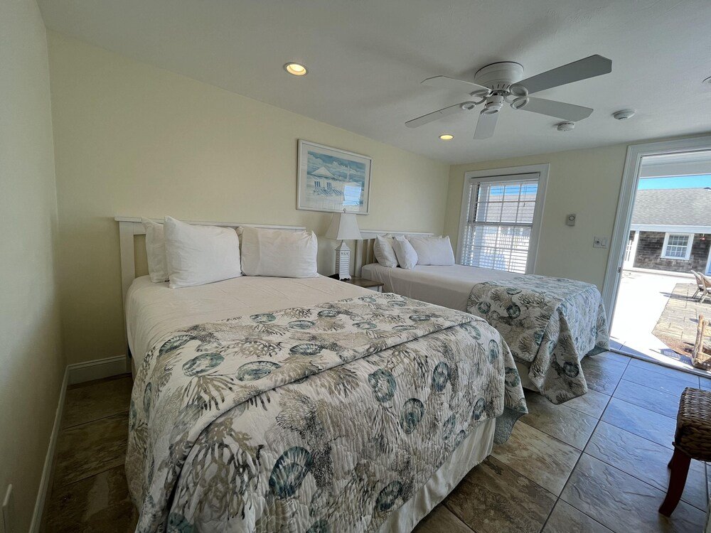 Beach Breeze Inn,,3 star