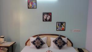 Hotel Swarajya Palace,Belanganj>>Agra,1 star