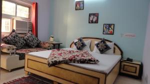 Hotel Swarajya Palace,Belanganj>>Agra,1 star