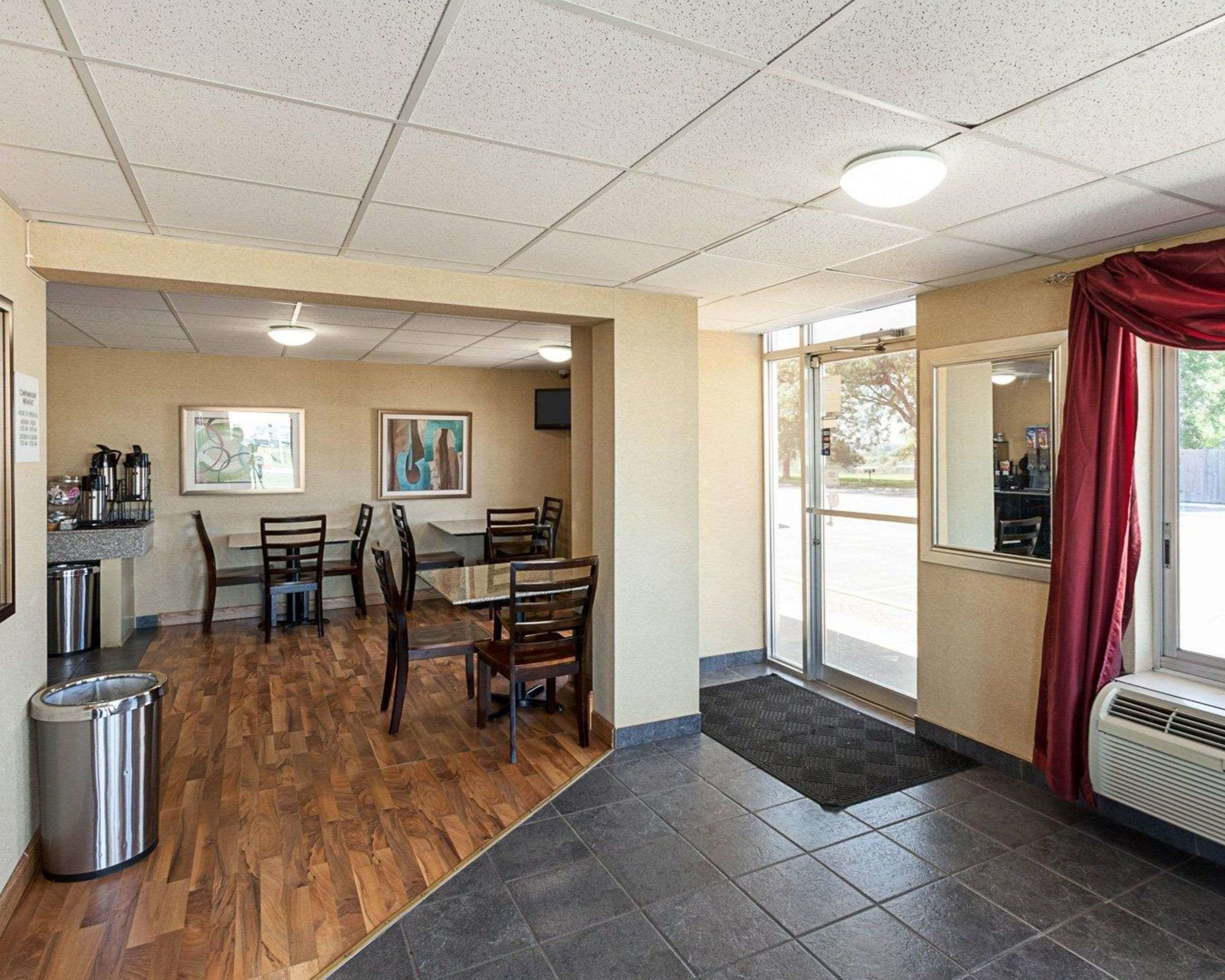 rodeway inn university district