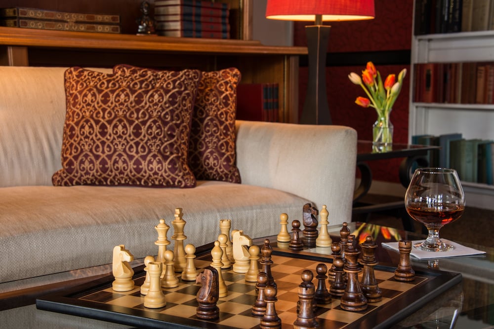 the lincoln inn and restaurant at the covered bridge