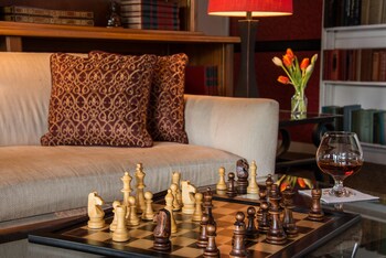 the lincoln inn and restaurant at the covered bridge