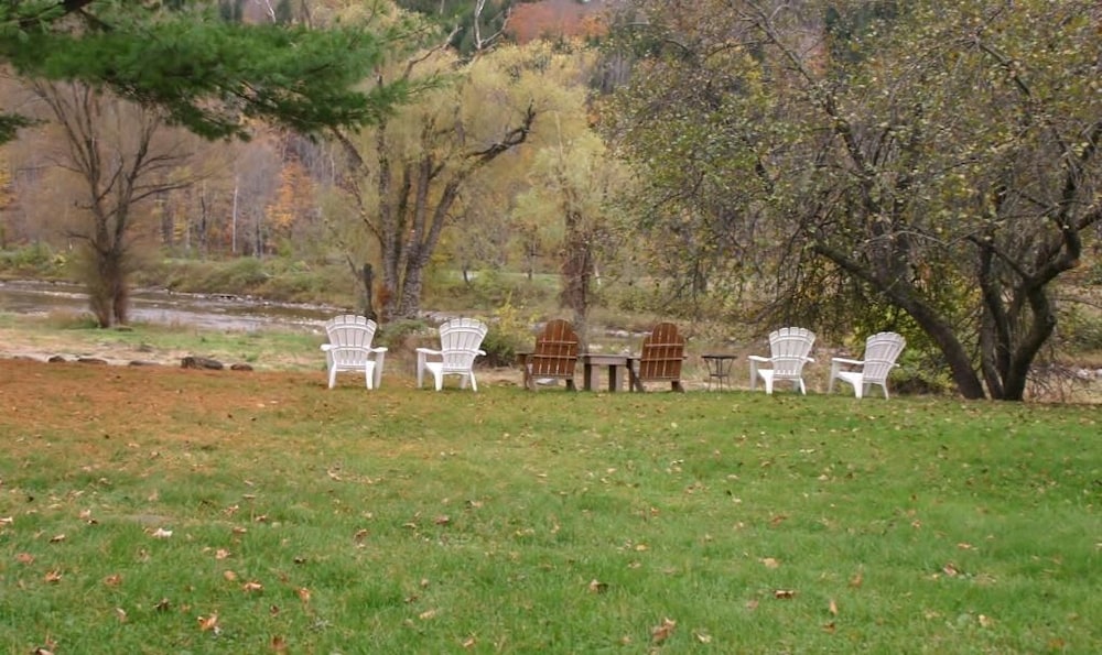 the lincoln inn and restaurant at the covered bridge