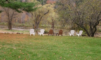 the lincoln inn and restaurant at the covered bridge