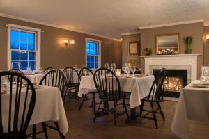 the lincoln inn and restaurant at the covered bridge