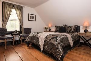 the lincoln inn and restaurant at the covered bridge