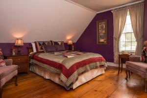 the lincoln inn and restaurant at the covered bridge