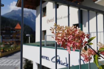 hotel and suites gluck auf