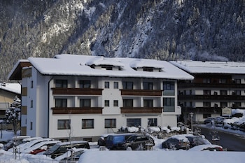 hotel and suites gluck auf