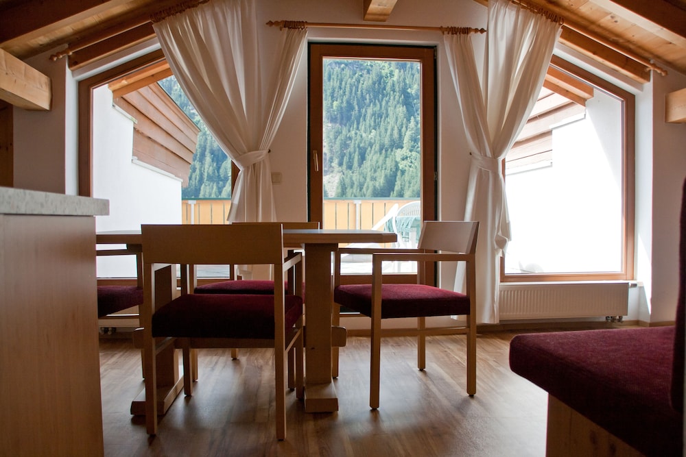 hotel and suites gluck auf