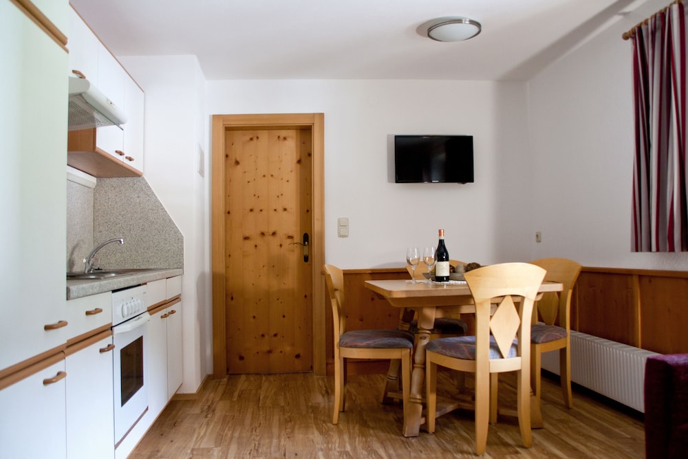 hotel and suites gluck auf