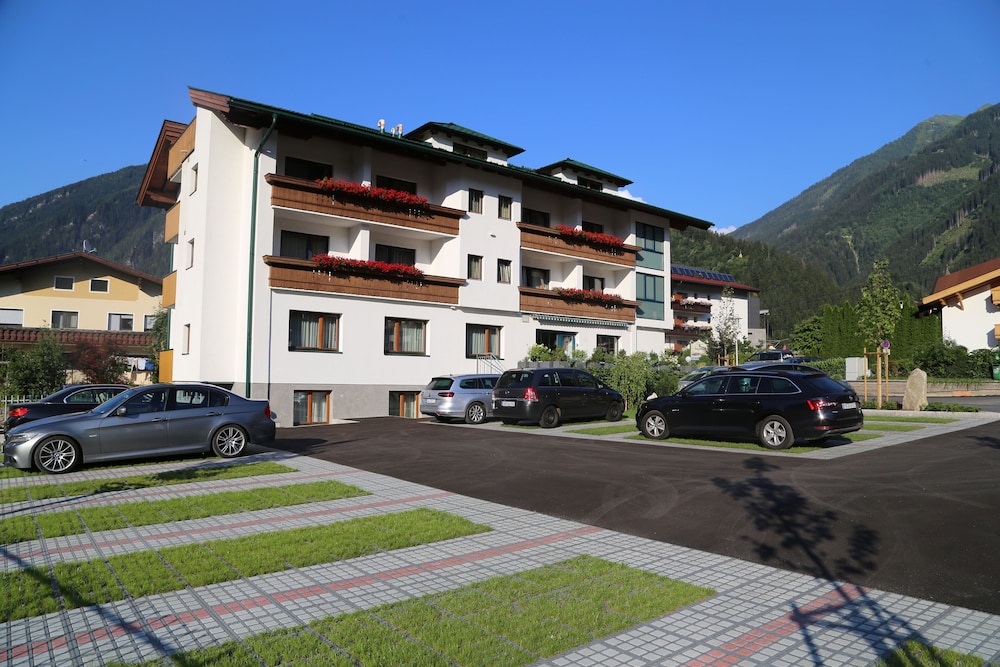 hotel and suites gluck auf