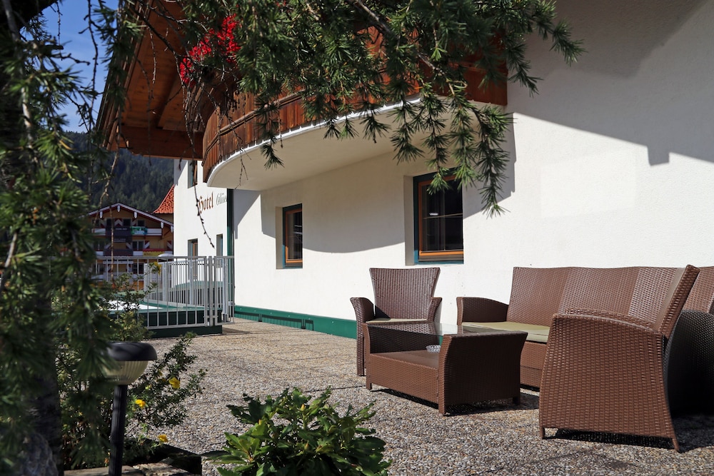 hotel and suites gluck auf