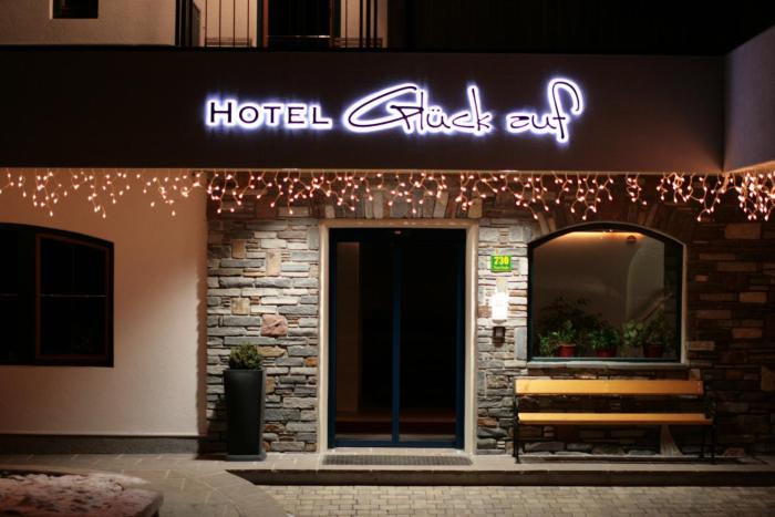 hotel and suites gluck auf
