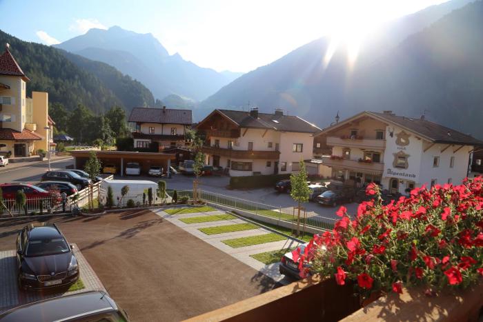hotel and suites gluck auf