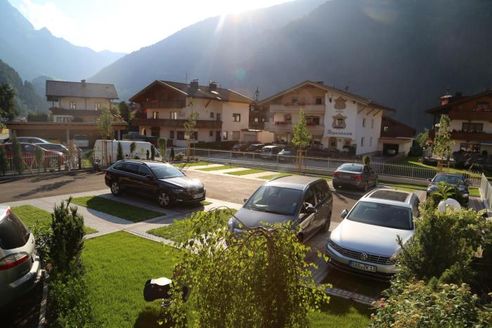 hotel and suites gluck auf