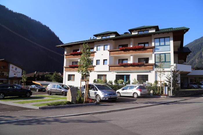 hotel and suites gluck auf