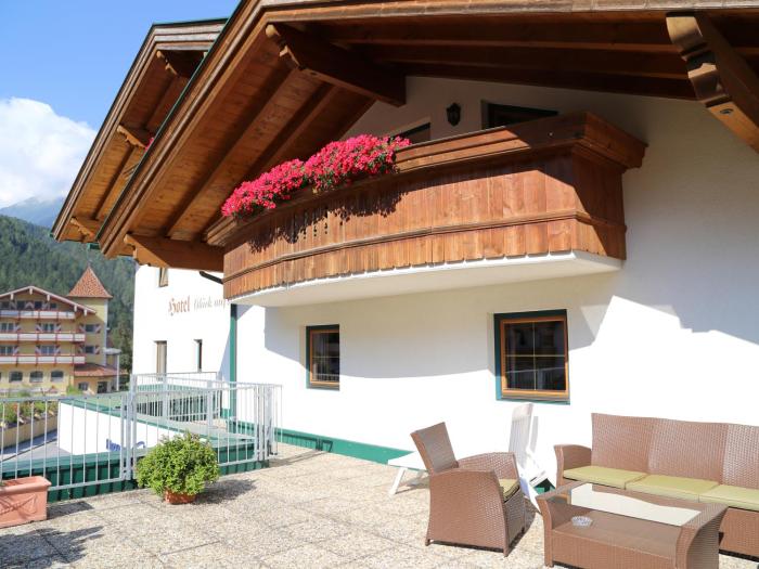 hotel and suites gluck auf