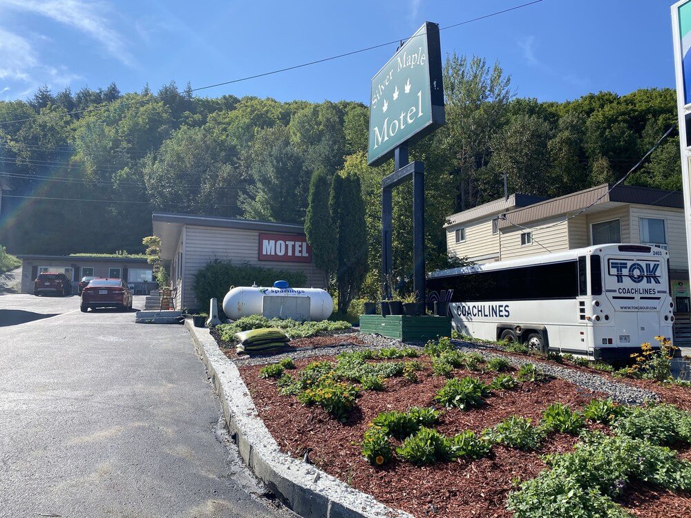 Silver Maple Motel,,2 star