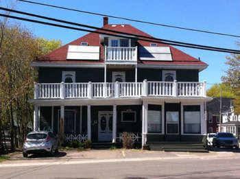 colonial charm inn bed and breakfast