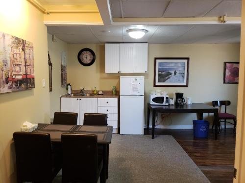 colonial charm inn bed and breakfast