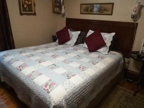 colonial charm inn bed and breakfast
