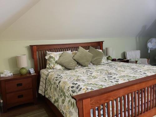 colonial charm inn bed and breakfast