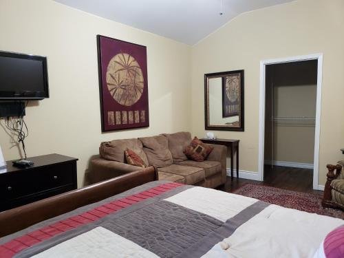 colonial charm inn bed and breakfast