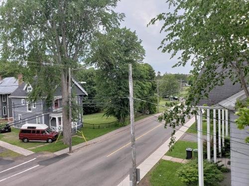 colonial charm inn bed and breakfast