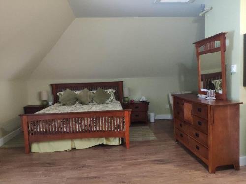 colonial charm inn bed and breakfast
