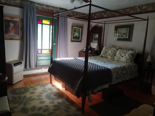 colonial charm inn bed and breakfast