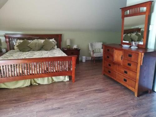 colonial charm inn bed and breakfast