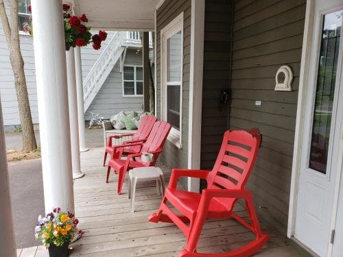 colonial charm inn bed and breakfast