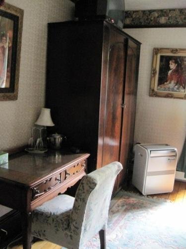 colonial charm inn bed and breakfast