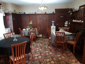 colonial charm inn bed and breakfast