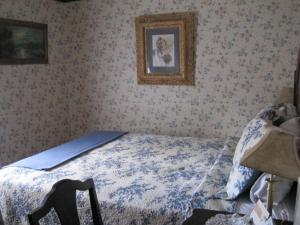colonial charm inn bed and breakfast