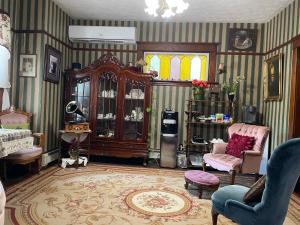 colonial charm inn bed and breakfast