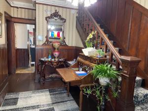 colonial charm inn bed and breakfast