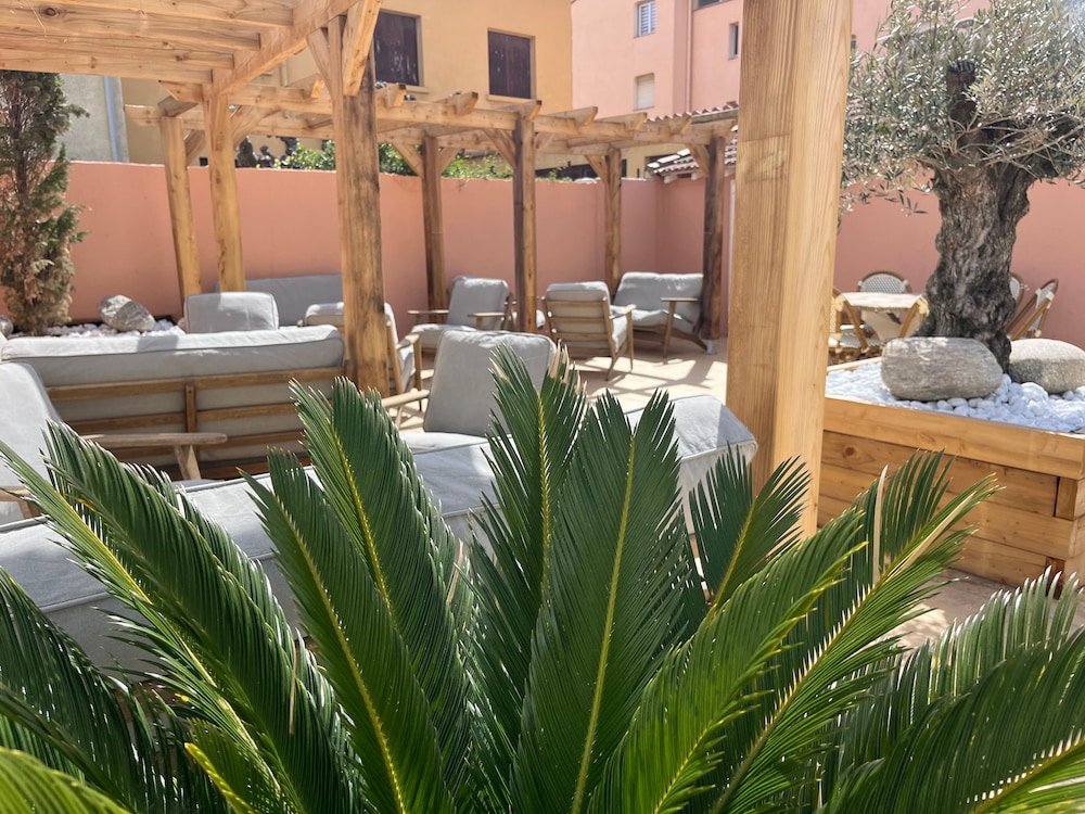 hotel les sables urban style by logis hotels