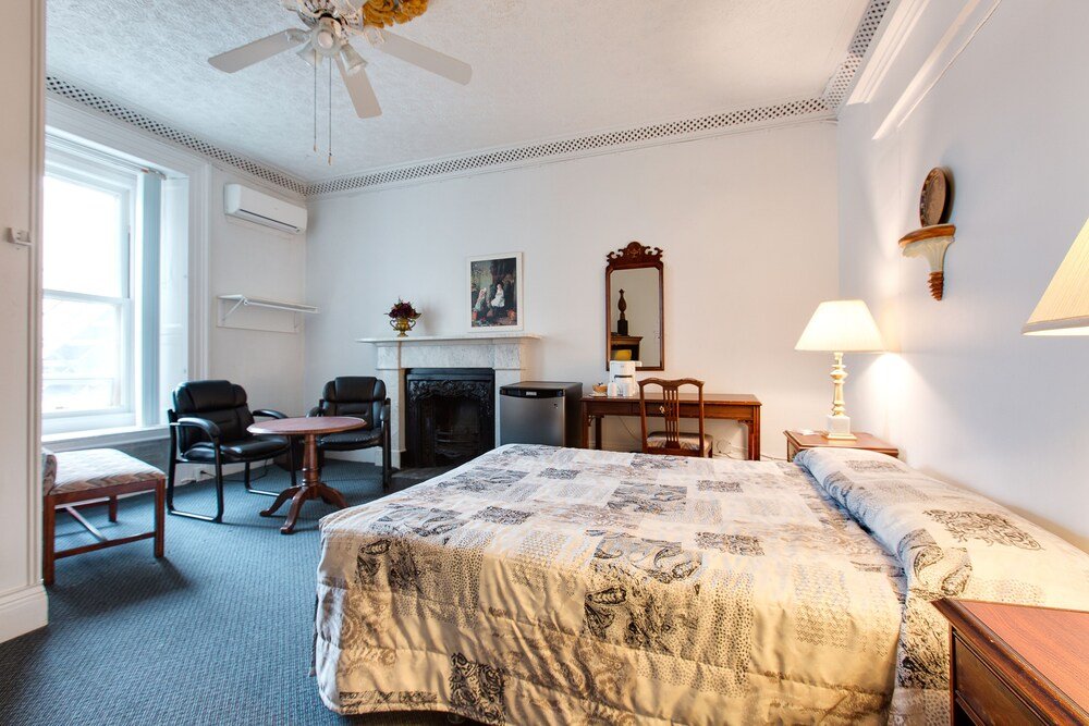 hotel le cavalier m11