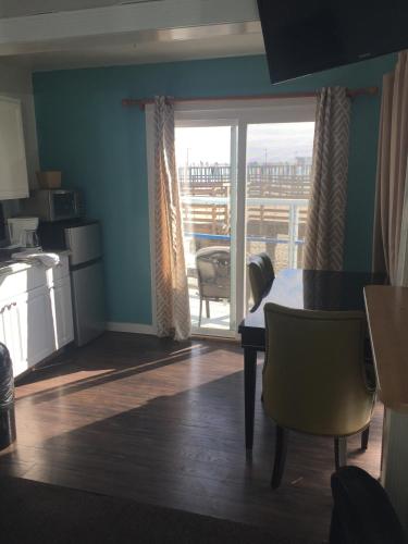 dolphin cove motel