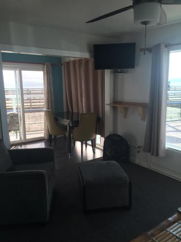 dolphin cove motel