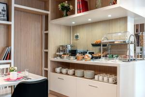 Citadines Montmartre Paris,16 Avenue Rachel,3 star