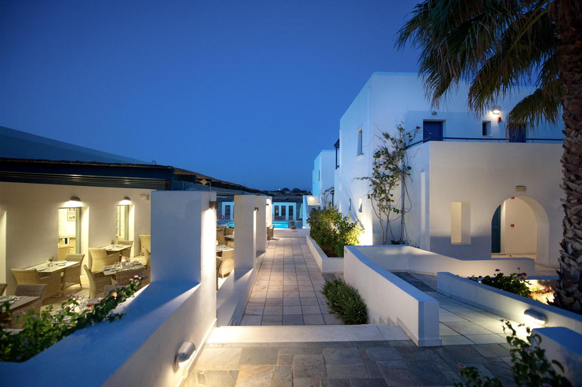 mr and mrs white paros