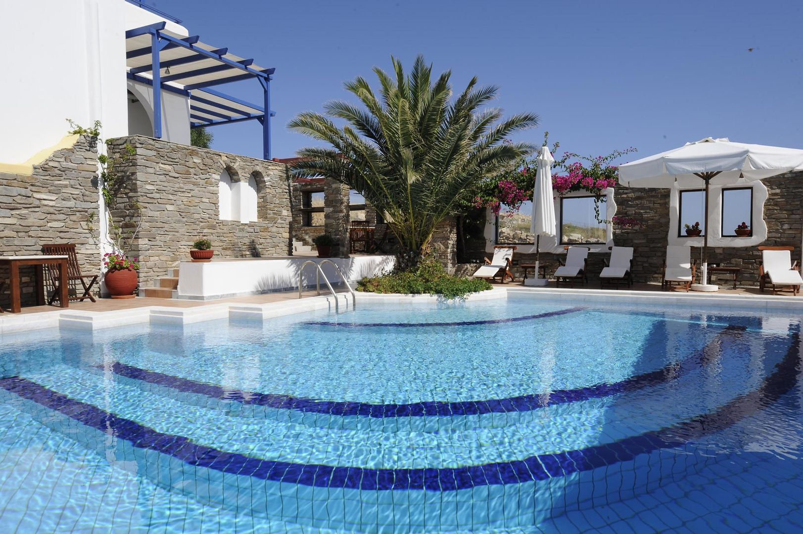 mr and mrs white paros