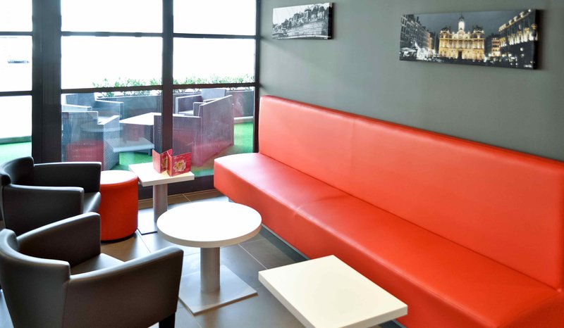 ibis lyon est chaponnay