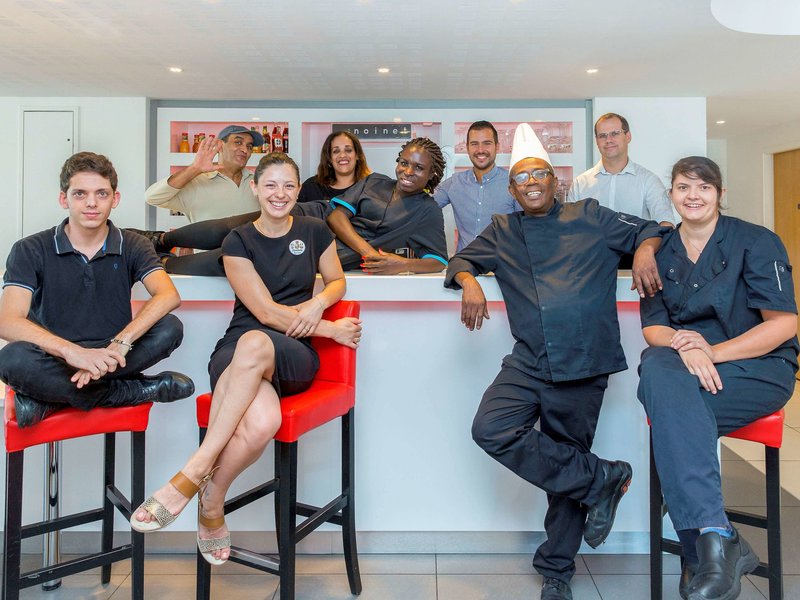 ibis lyon est chaponnay