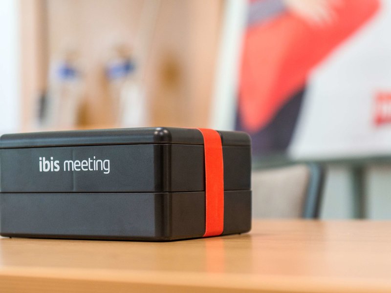 ibis lyon est chaponnay