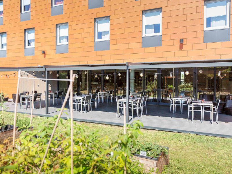 ibis lyon est chaponnay